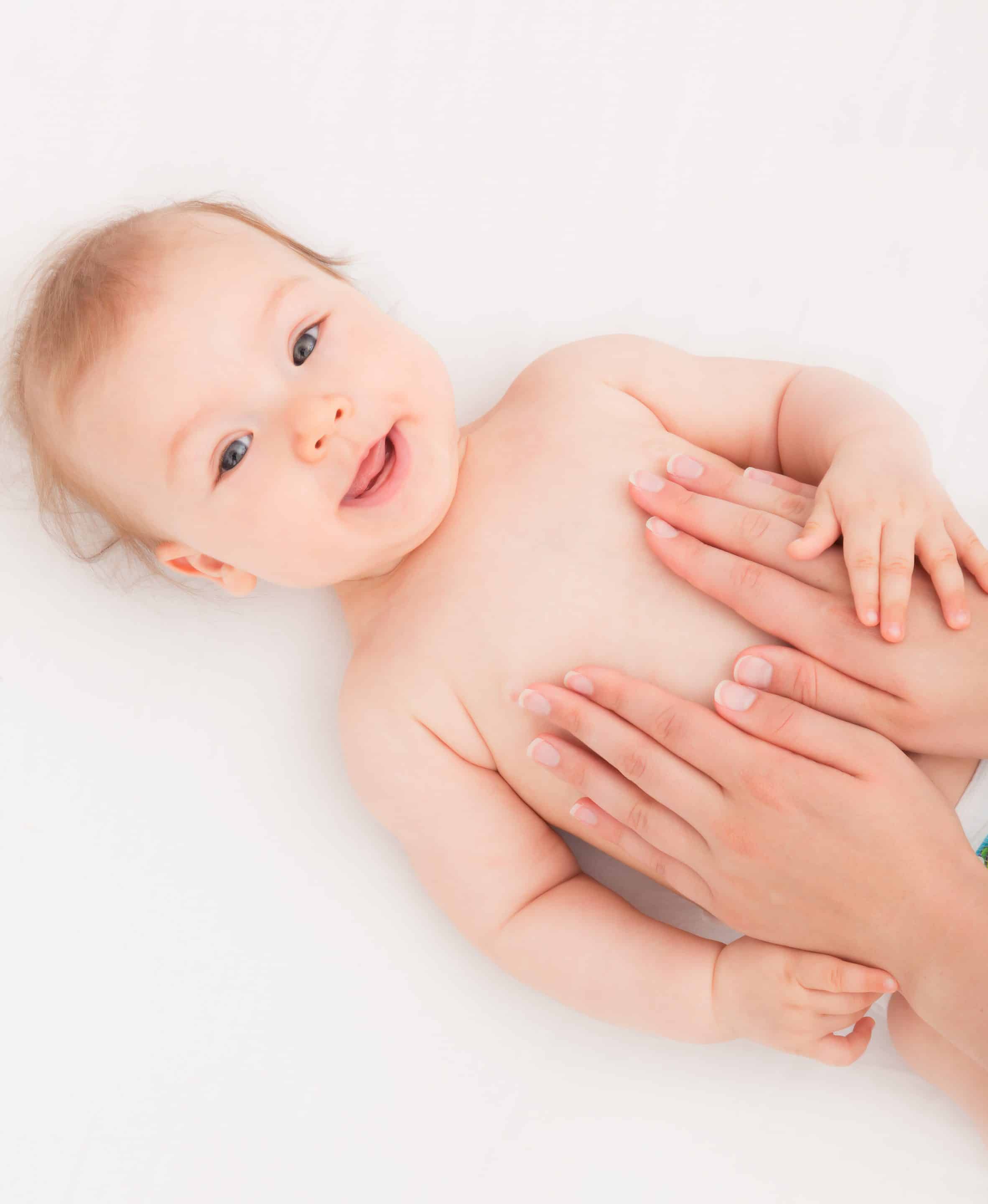 Massage pour bébé et nourrisson pour un bien-être global de votre enfant